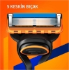 Gillette Fusion5 Tıraş Makinesi Ve Yedek Bıçağı 5'Li + Tıraş Bıçağı Standı